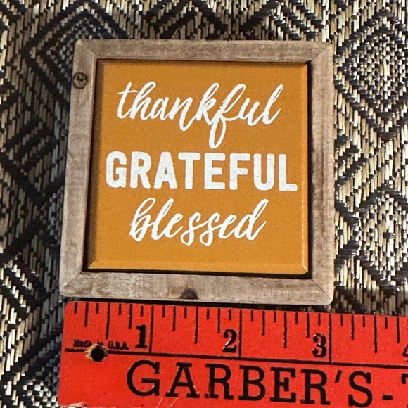 🌸 $3 if bundled - thankful grateful shelf sitter small please see measurements - Picture 6 of 7